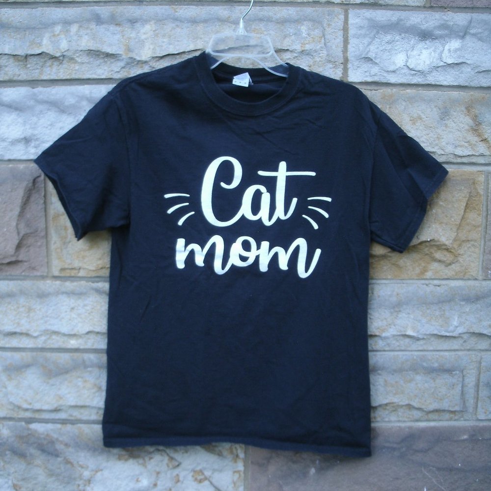 Black Cat Mom T-Shirt Size M